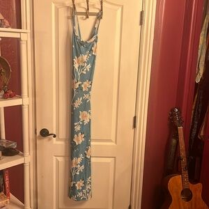 Floral print fitted dress open back Straps are criss cross open mid lower back